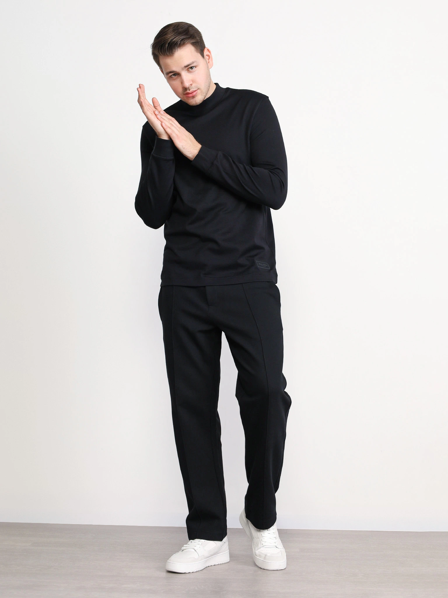 Футболка черного цвета из хлопка с длинным рукавом